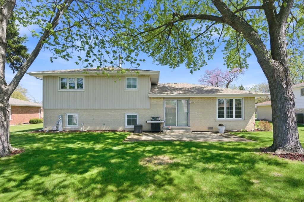 Image 22 of property listing at 14044 Terry Drive, Orland Park, IL 60462