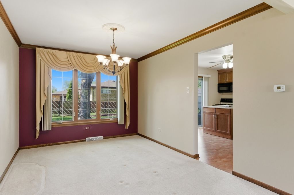 Image 6 of property listing at 14044 Terry Drive, Orland Park, IL 60462