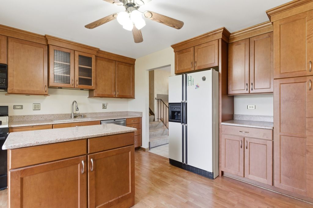 Image 9 of property listing at 14044 Terry Drive, Orland Park, IL 60462