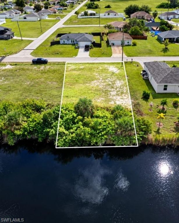 3024 NE 6th AVE, CAPE CORAL, FL 33909 — exterior