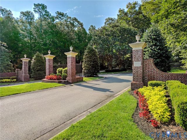 12 E Square Ln, Richmond, VA 23238