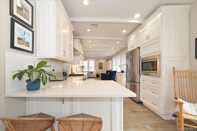 17 Central Avenue, Amityville, NY 11701