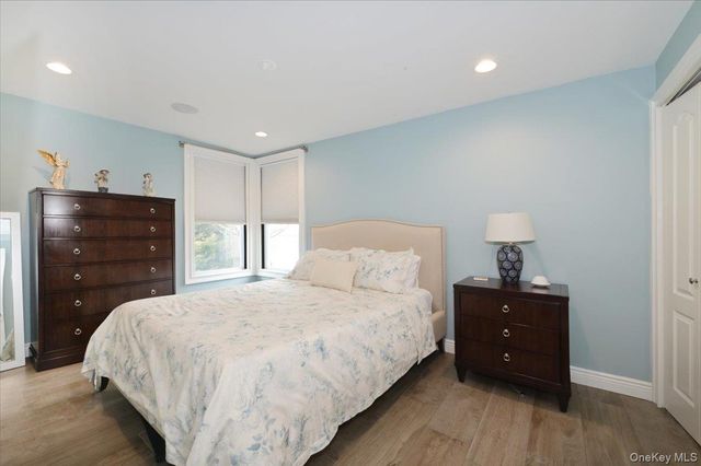 17 Central Avenue, Amityville, NY 11701