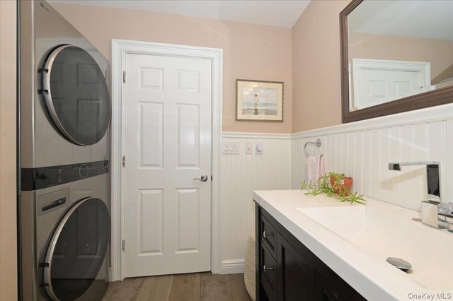 17 Central Avenue, Amityville, NY 11701