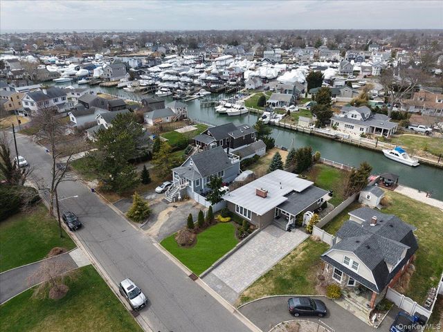 17 Central Avenue, Amityville, NY 11701