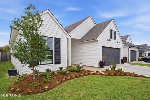 311 Harvest Creek Lane, Lafayette, LA 70508