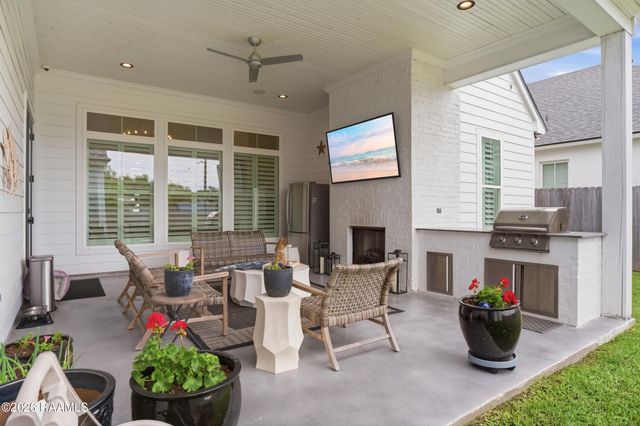 311 Harvest Creek Lane, Lafayette, LA 70508