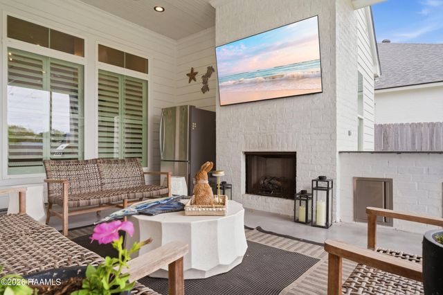 311 Harvest Creek Lane, Lafayette, LA 70508