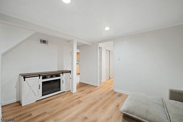 101 John St, Clifton City, NJ 07013