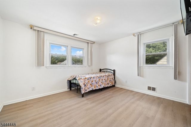 101 John St, Clifton City, NJ 07013
