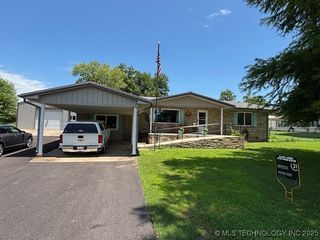 902 NE Rushwood Drive, Stigler, OK 74462