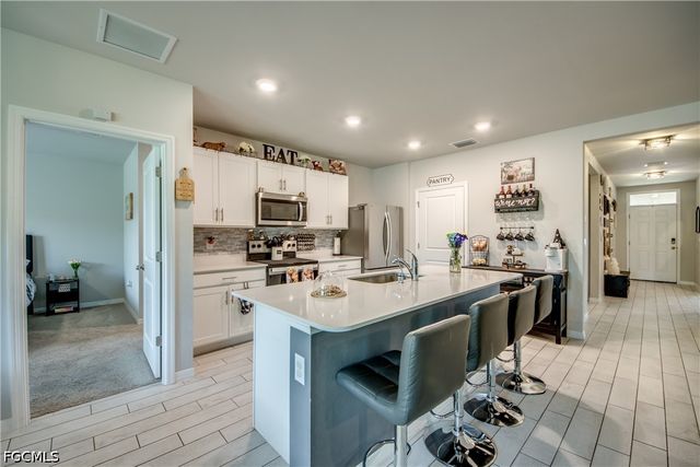 2532 NW 7th ST, Cape Coral, FL 33993