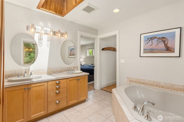 9246 Fletcher Bay Road NE, Bainbridge Island, WA 98110