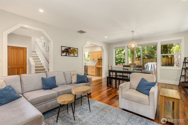 9246 Fletcher Bay Road NE, Bainbridge Island, WA 98110