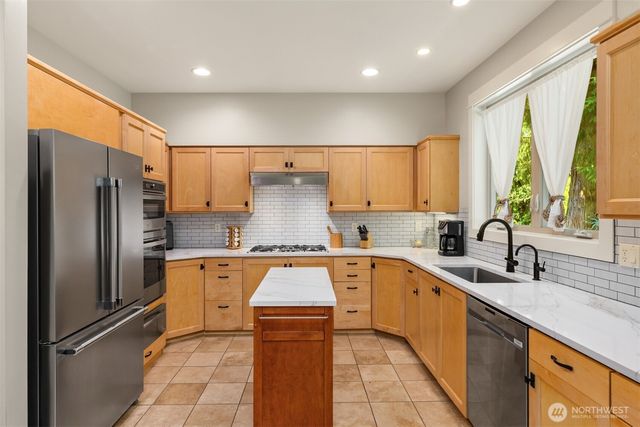 9246 Fletcher Bay Road NE, Bainbridge Island, WA 98110