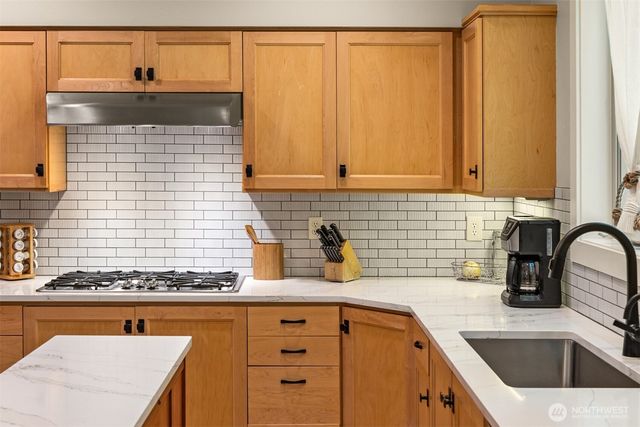 9246 Fletcher Bay Road NE, Bainbridge Island, WA 98110