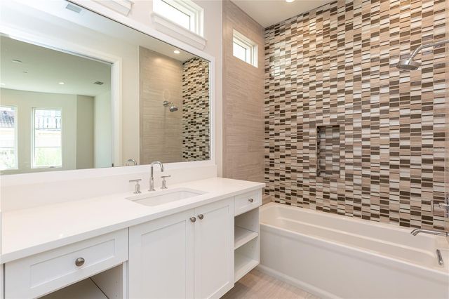 125 S INTERLACHEN AVENUE 2, Winter Park, FL 32789