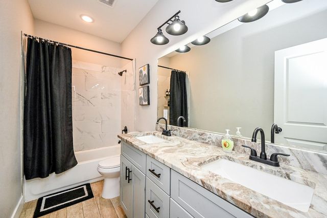 5007 Briscoe Street B, Houston, TX 77033