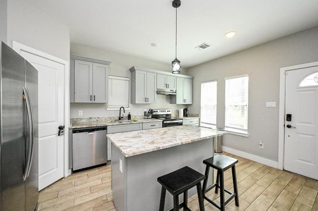 5007 Briscoe Street B, Houston, TX 77033