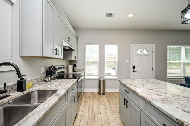 5007 Briscoe Street B, Houston, TX 77033