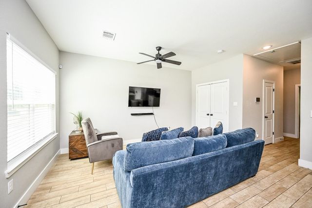 5007 Briscoe Street B, Houston, TX 77033