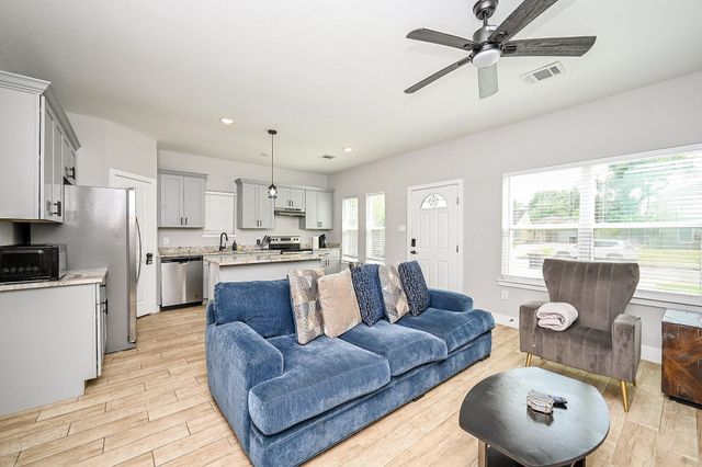 5007 Briscoe Street B, Houston, TX 77033