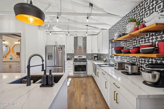 2101 N 25TH Place, Phoenix, AZ 85008