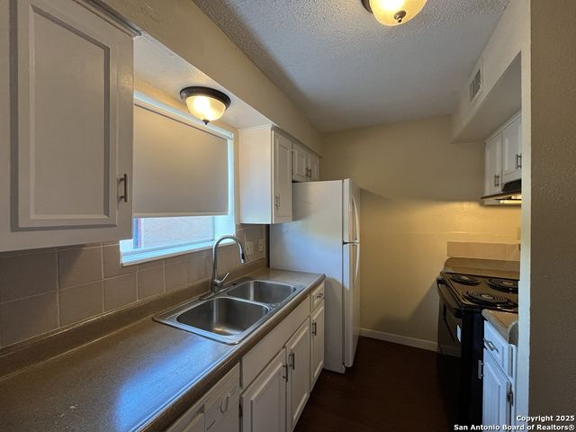 3243 Nacogdoches Rd Apt 404, San Antonio, TX 78217