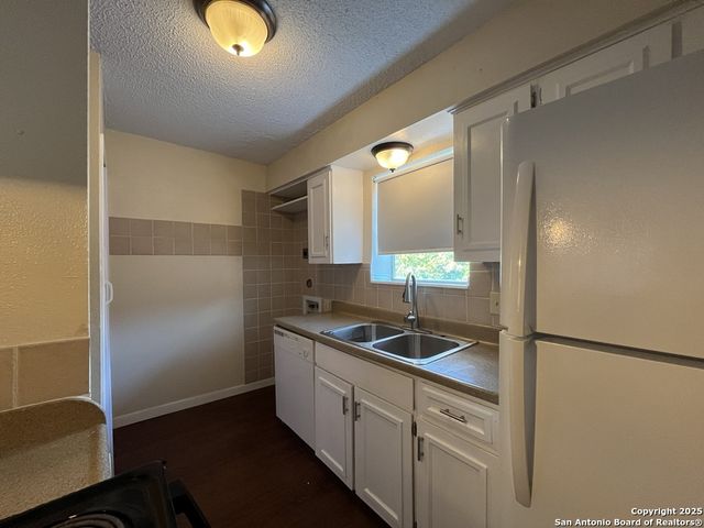 3243 Nacogdoches Rd Apt 404, San Antonio, TX 78217