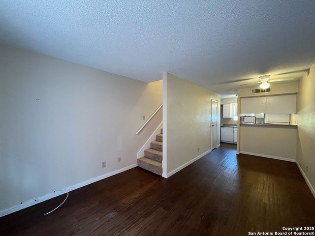 3243 Nacogdoches Rd Apt 404, San Antonio, TX 78217