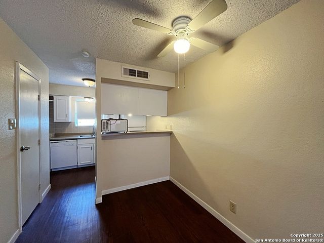 3243 Nacogdoches Rd Apt 404, San Antonio, TX 78217
