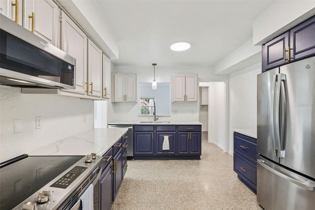 1601 TRIANGLE AVENUE, Orlando, FL 32806