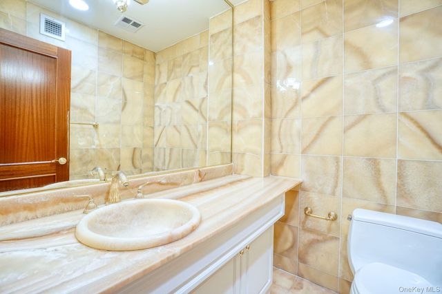 171 Great Neck Road 4E, Great Neck, NY 11021