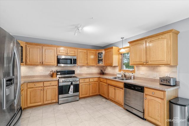610 High Grove Drive, Minooka, IL 60447