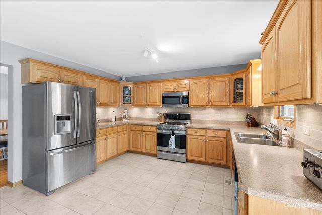 610 High Grove Drive, Minooka, IL 60447