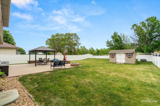 610 High Grove Drive, Minooka, IL 60447