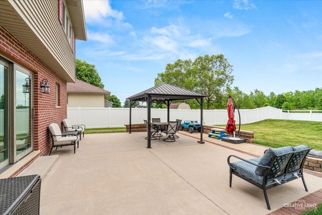 610 High Grove Drive, Minooka, IL 60447