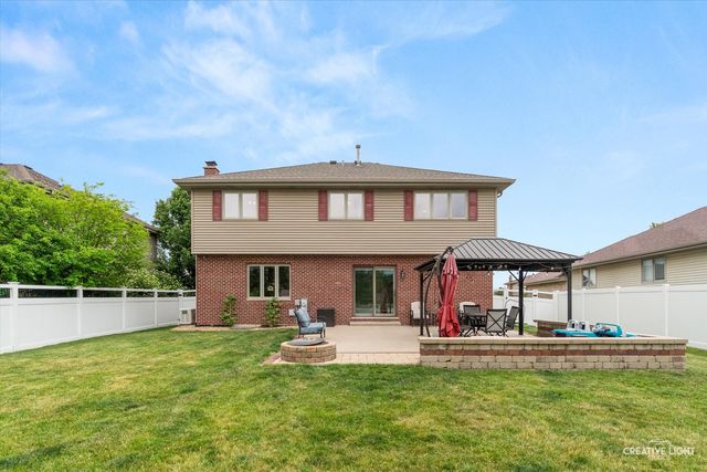 610 High Grove Drive, Minooka, IL 60447