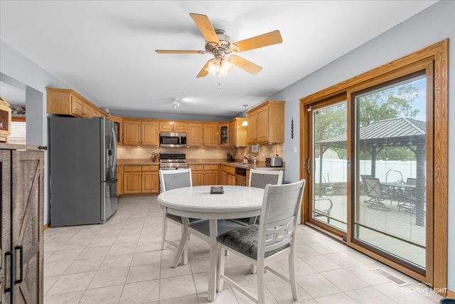 610 High Grove Drive, Minooka, IL 60447