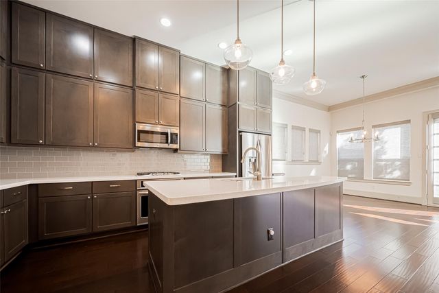 6703 Saxton Manor Street, Houston, TX 77055