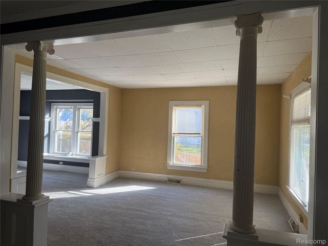 34 LIBERTY Street, Pontiac, MI 48341