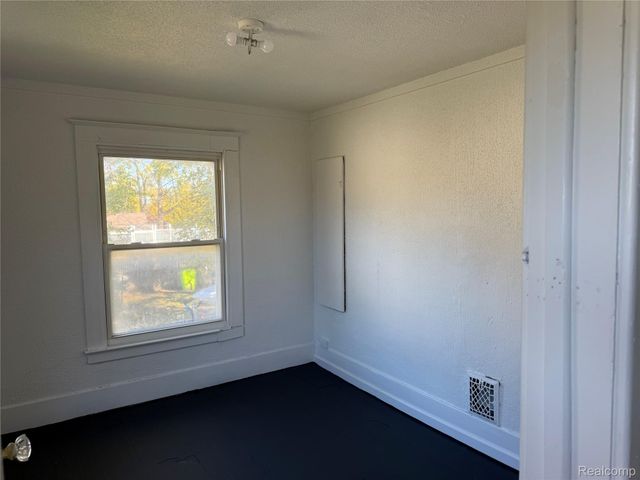 34 LIBERTY Street, Pontiac, MI 48341