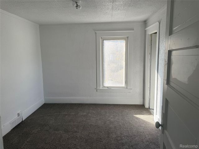 34 LIBERTY Street, Pontiac, MI 48341