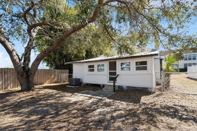 110 W 1ST STREET, Frostproof, FL 33843