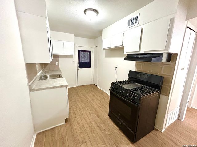 520 Prado St Apt 2, San Antonio, TX 78204