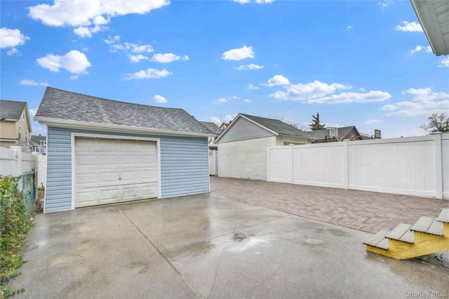 21432 112th Road, Queens Village South, NY 11429