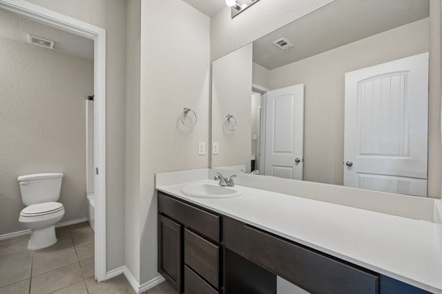 8000 Gangway Drive, Fort Worth, TX 76179