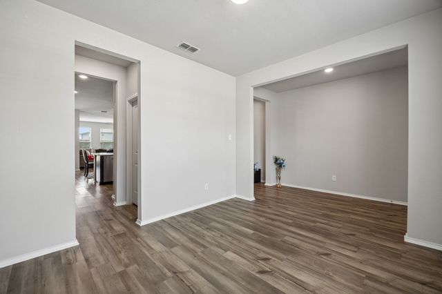 8000 Gangway Drive, Fort Worth, TX 76179