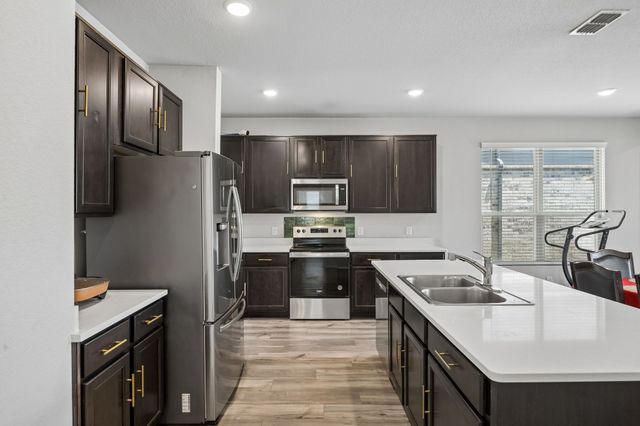8000 Gangway Drive, Fort Worth, TX 76179