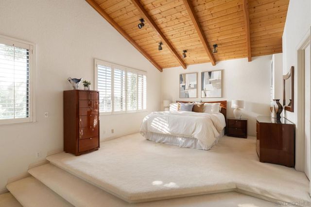 15943 Ranch Hollow Rd, Poway, CA 92064